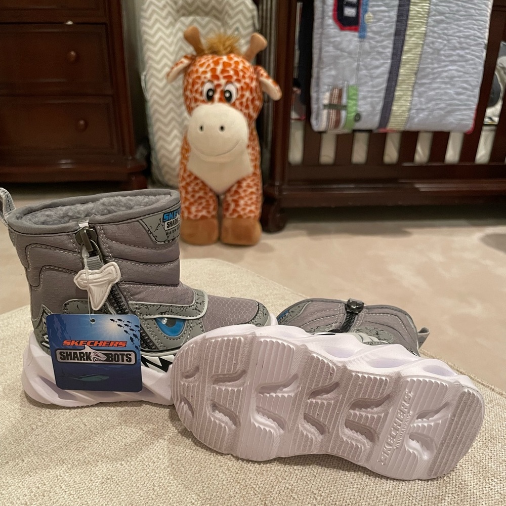 Brand new boys Skechers water proof boots